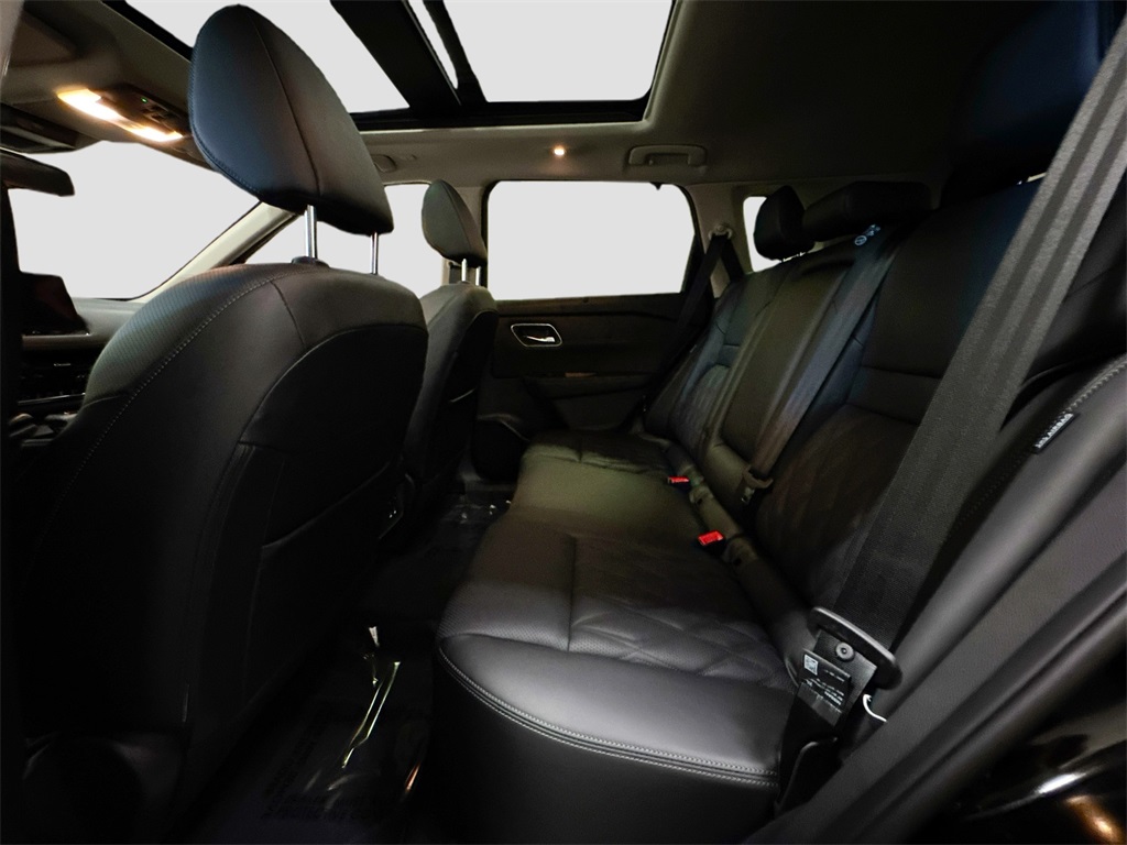 2026 Nissan Rogue Platinum photo 13