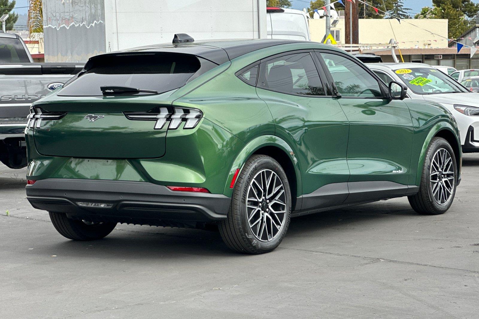 2025 Ford Mustang Mach-E Premium photo 3