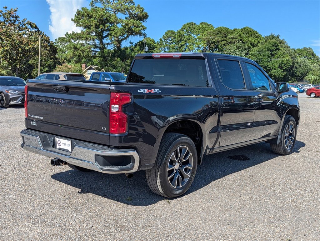 2022 Chevrolet Silverado 1500 LT photo 2