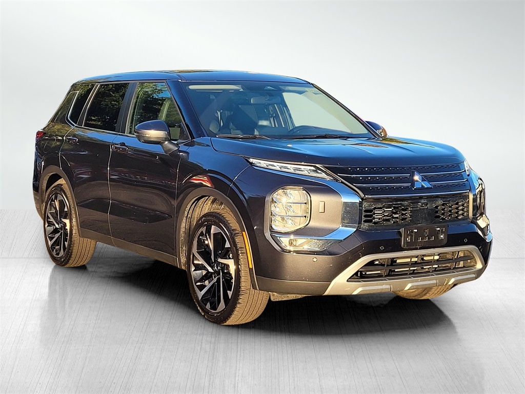 2024 Mitsubishi Outlander SE photo 3