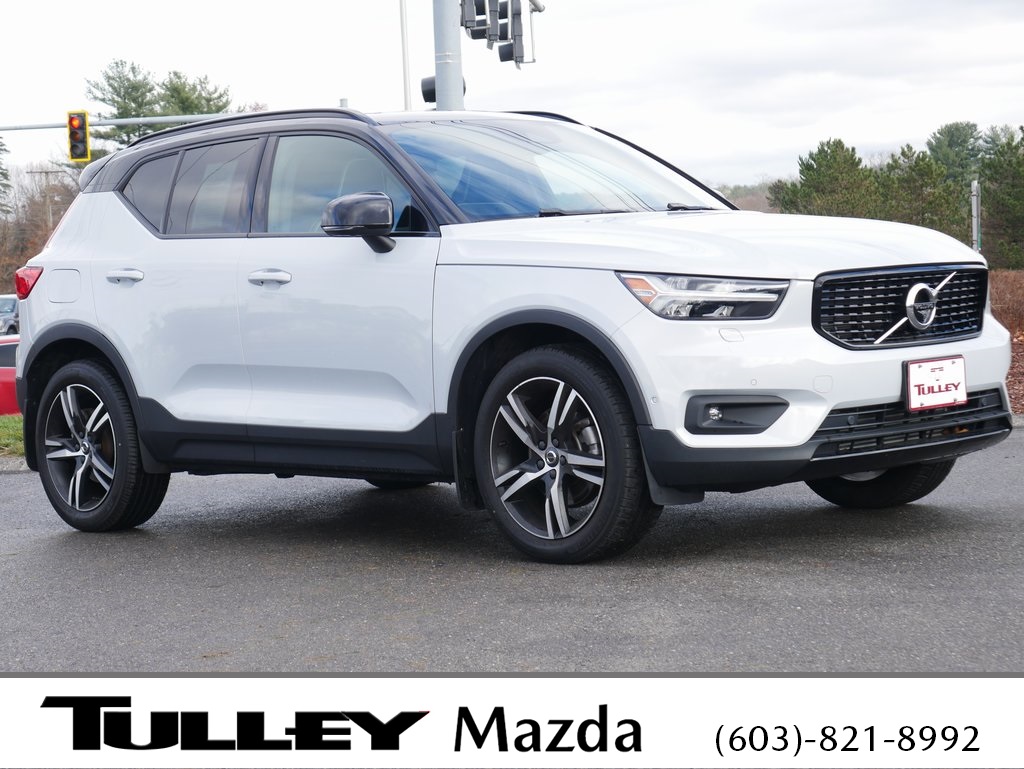 2022 Volvo XC40 R-Design's photo