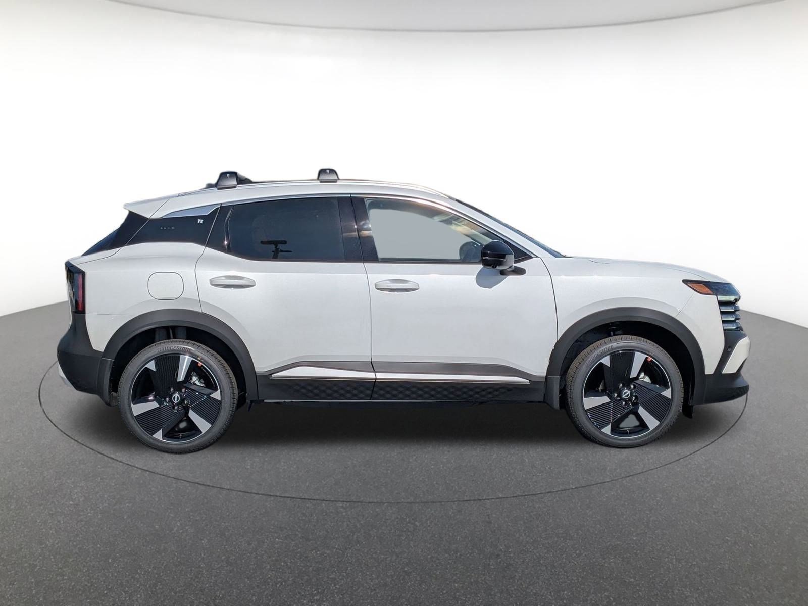 2026 Nissan Kicks SR photo 3
