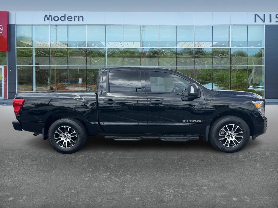 2024 Nissan Titan SV photo 4