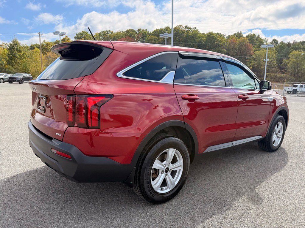 2023 Kia Sorento LX photo 3