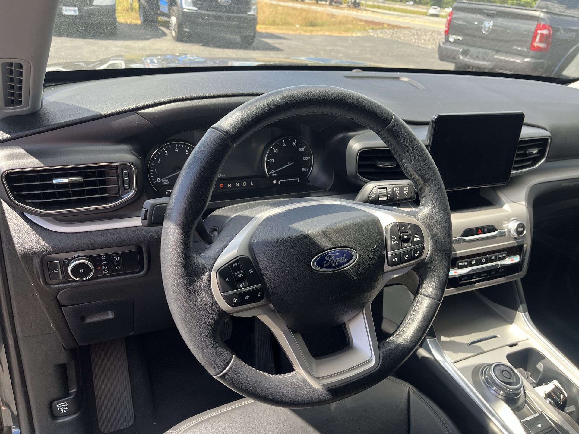 2023 Ford Explorer XLT photo 6