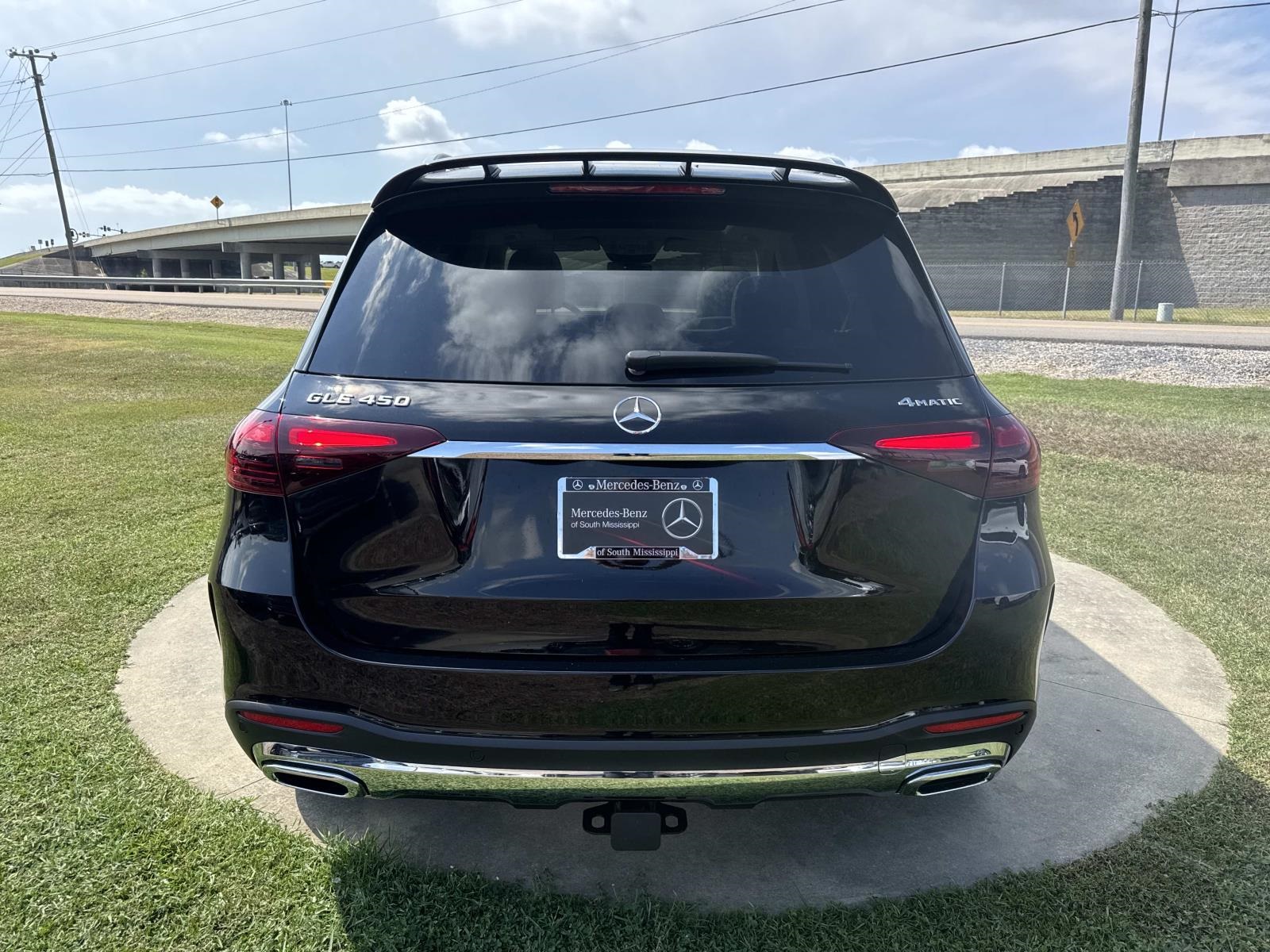 2026 Mercedes Benz GLE 450 4MATIC photo 3