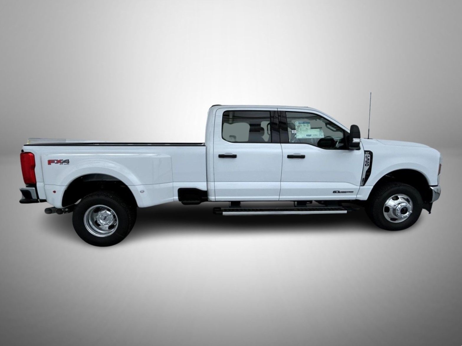 2026 Ford F-350 XLT photo 4