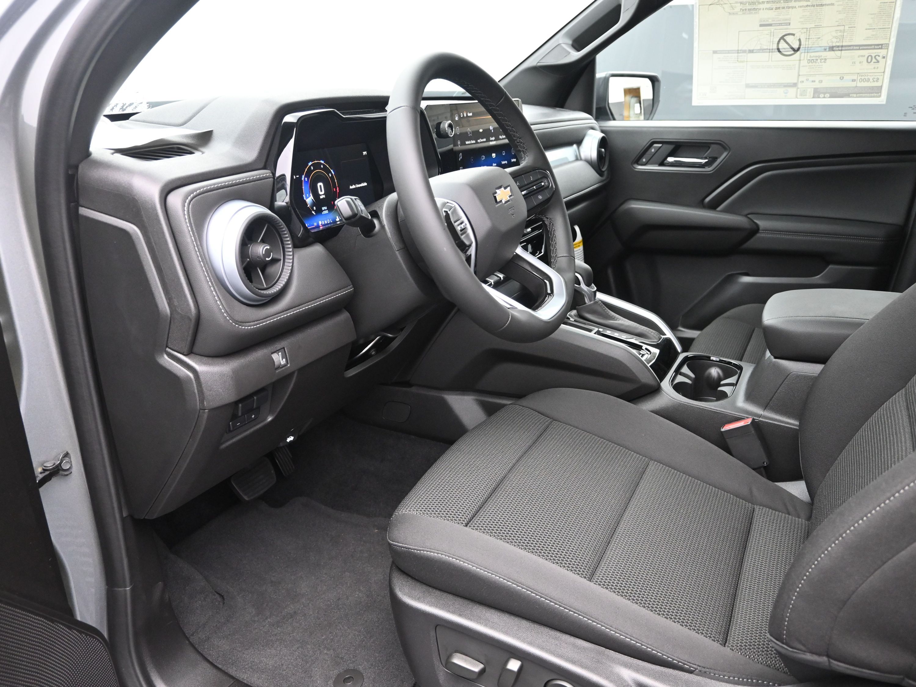 2025 Chevrolet Colorado Work Truck LT photo 6