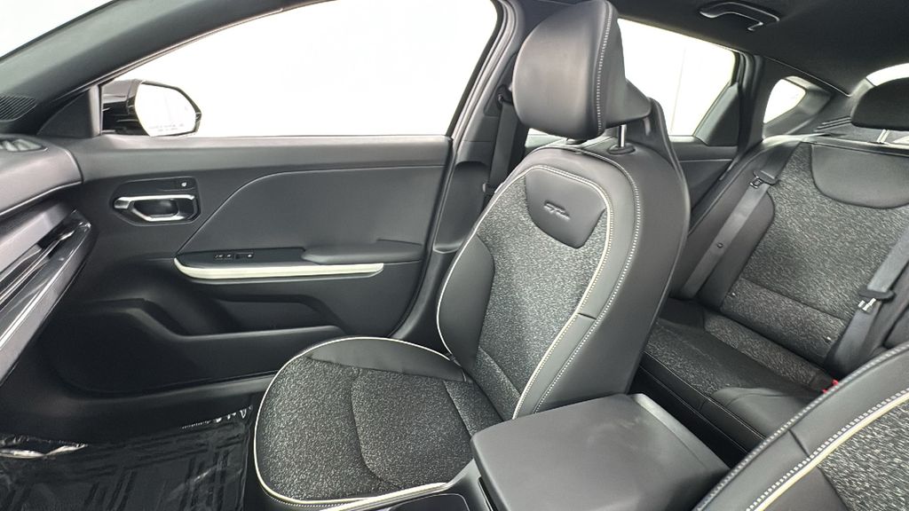 2025 Kia K4 GT-Line photo 13