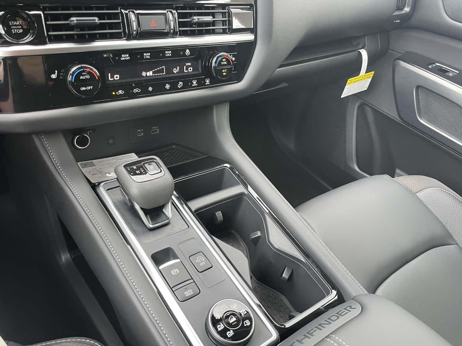2025 Nissan Pathfinder SL photo 21