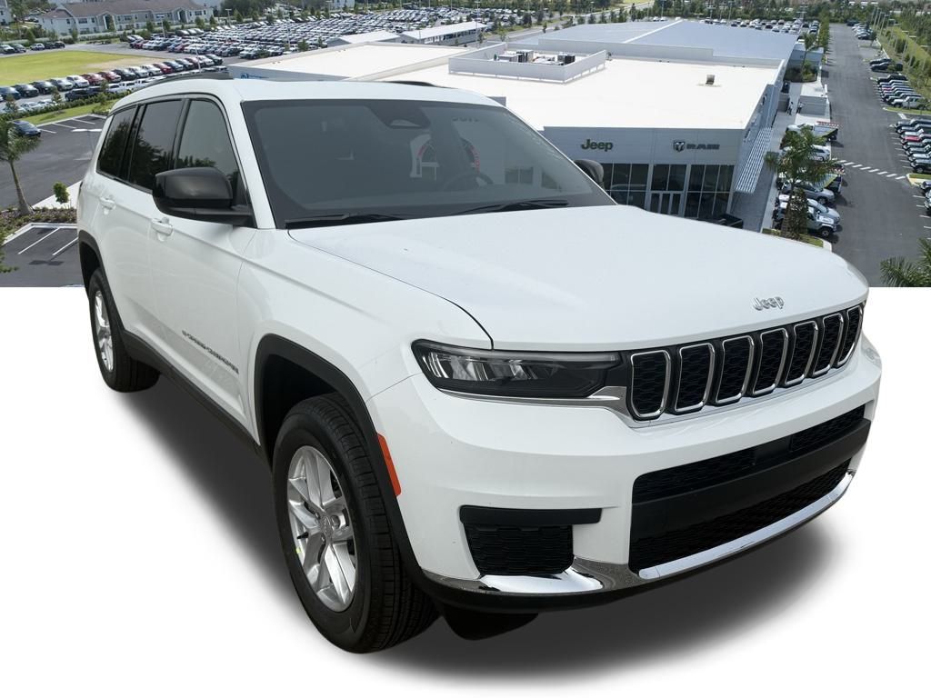 2025 Jeep Grand Cherokee Laredo photo 2