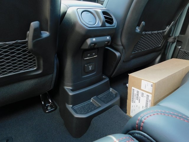 2025 Jeep Wrangler Rubicon photo 17