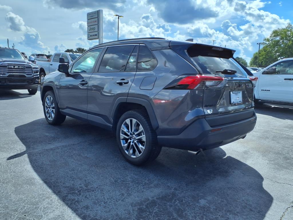 2023 Toyota RAV4 XLE Premium photo 18