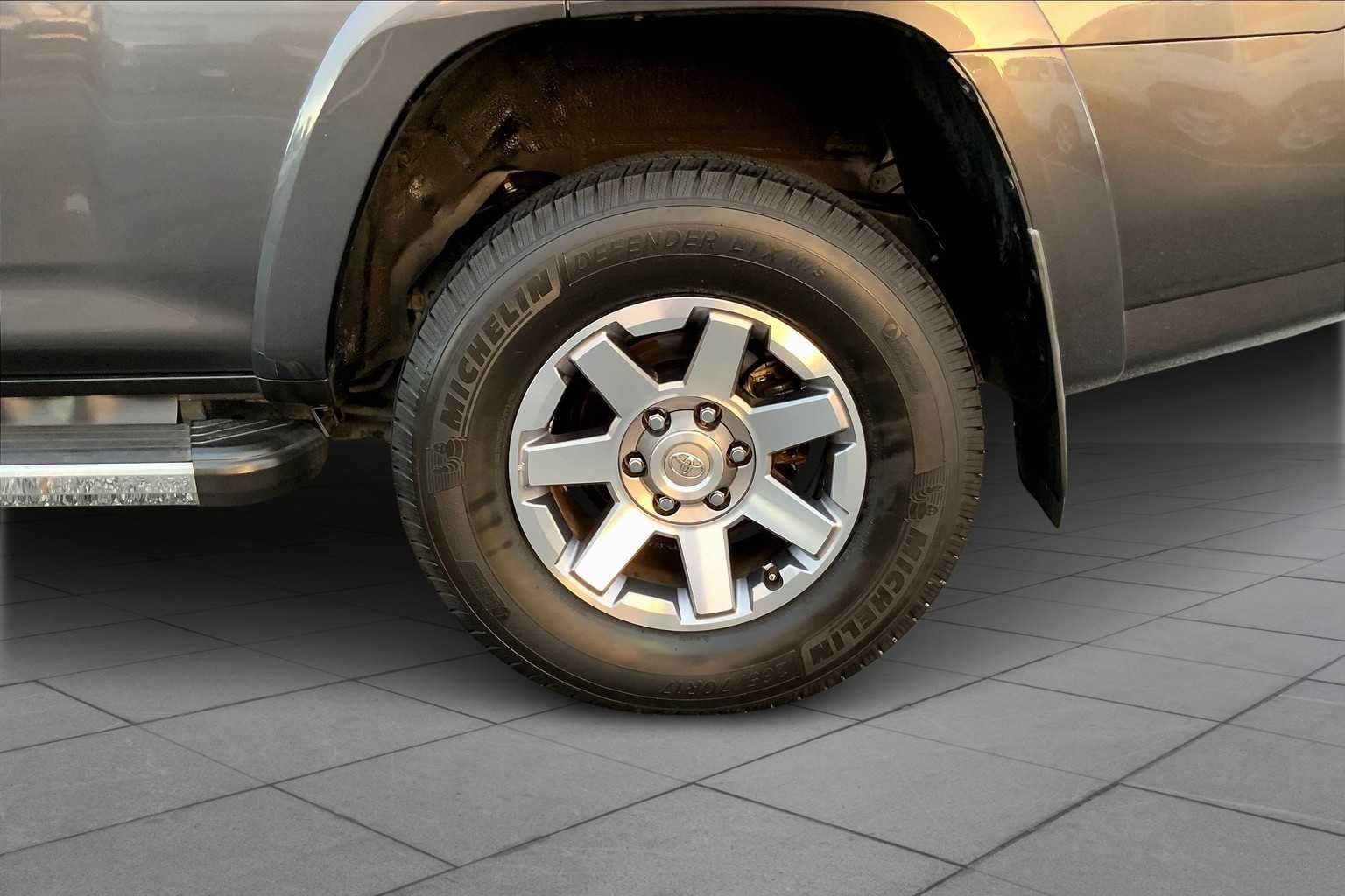 2016 Toyota 4Runner Trail Premium photo 9