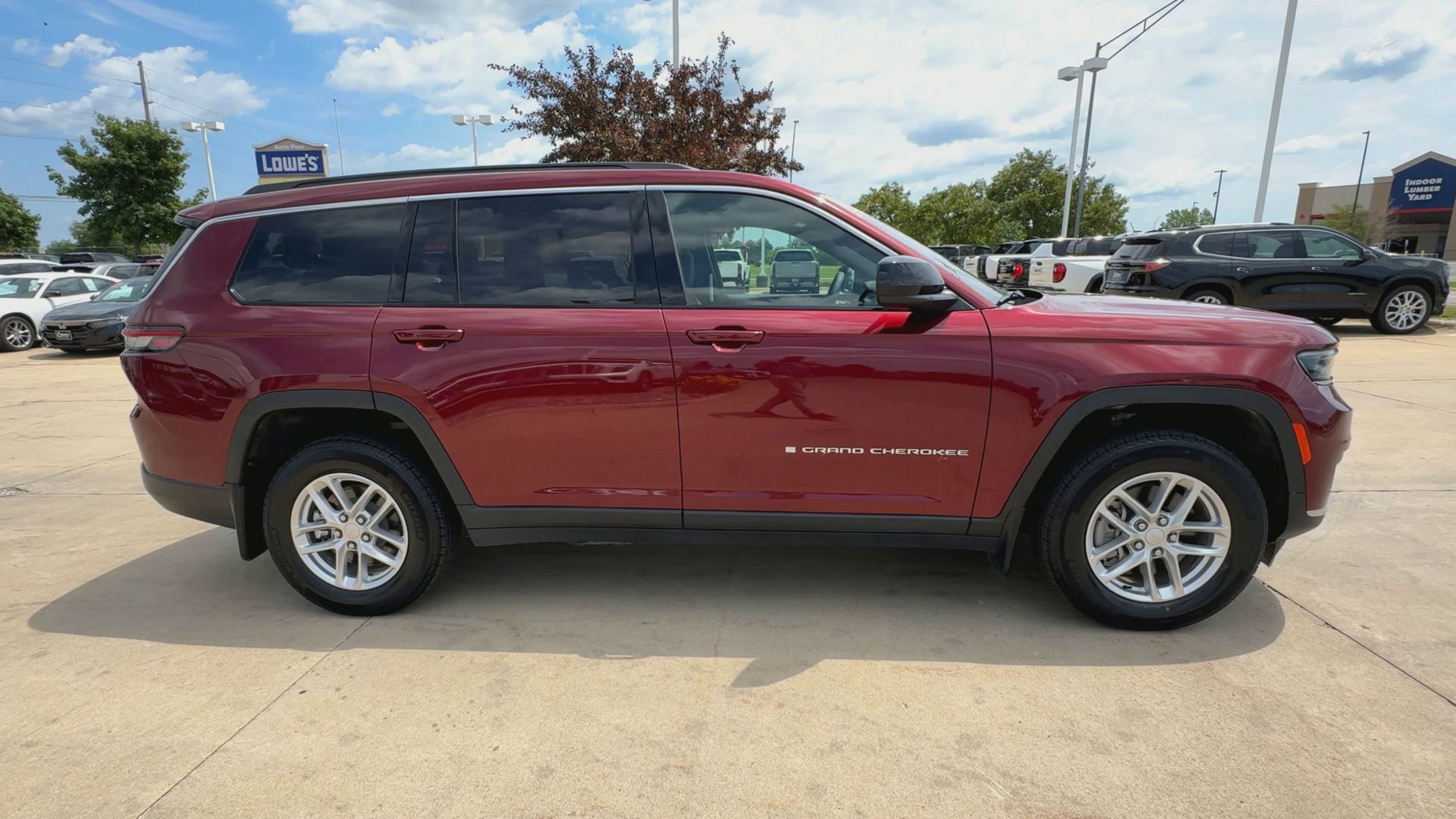 2024 Jeep Grand Cherokee Laredo photo 8
