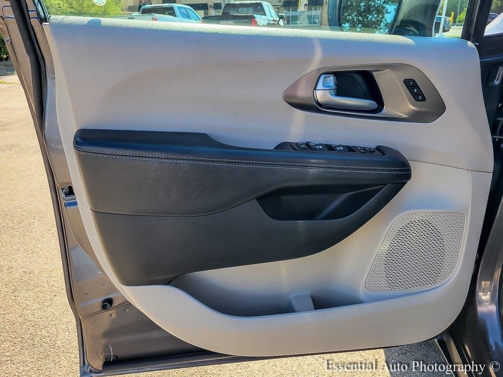 2017 CHRYSLER PACIFICA - Image 19