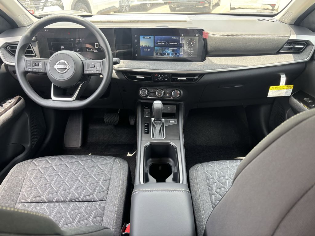 2025 Nissan Kicks SV photo 8