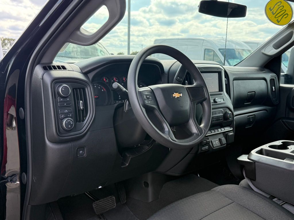 2022 Chevrolet Silverado 2500HD Custom photo 3
