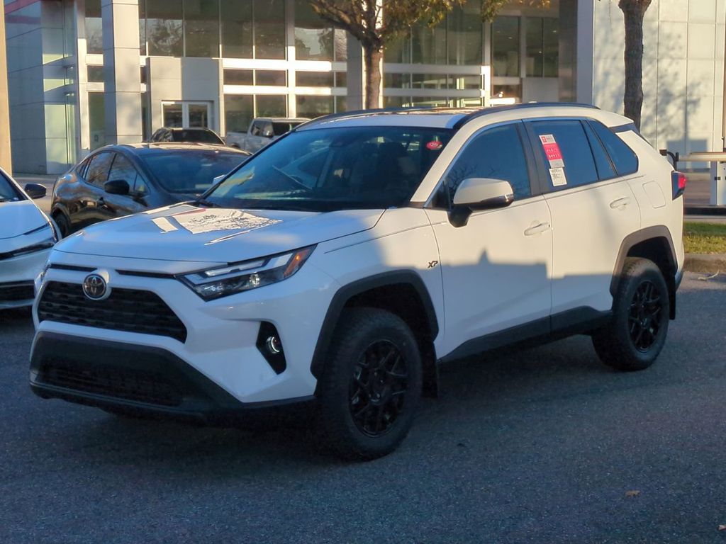 2025 Toyota RAV4 XLE's photo