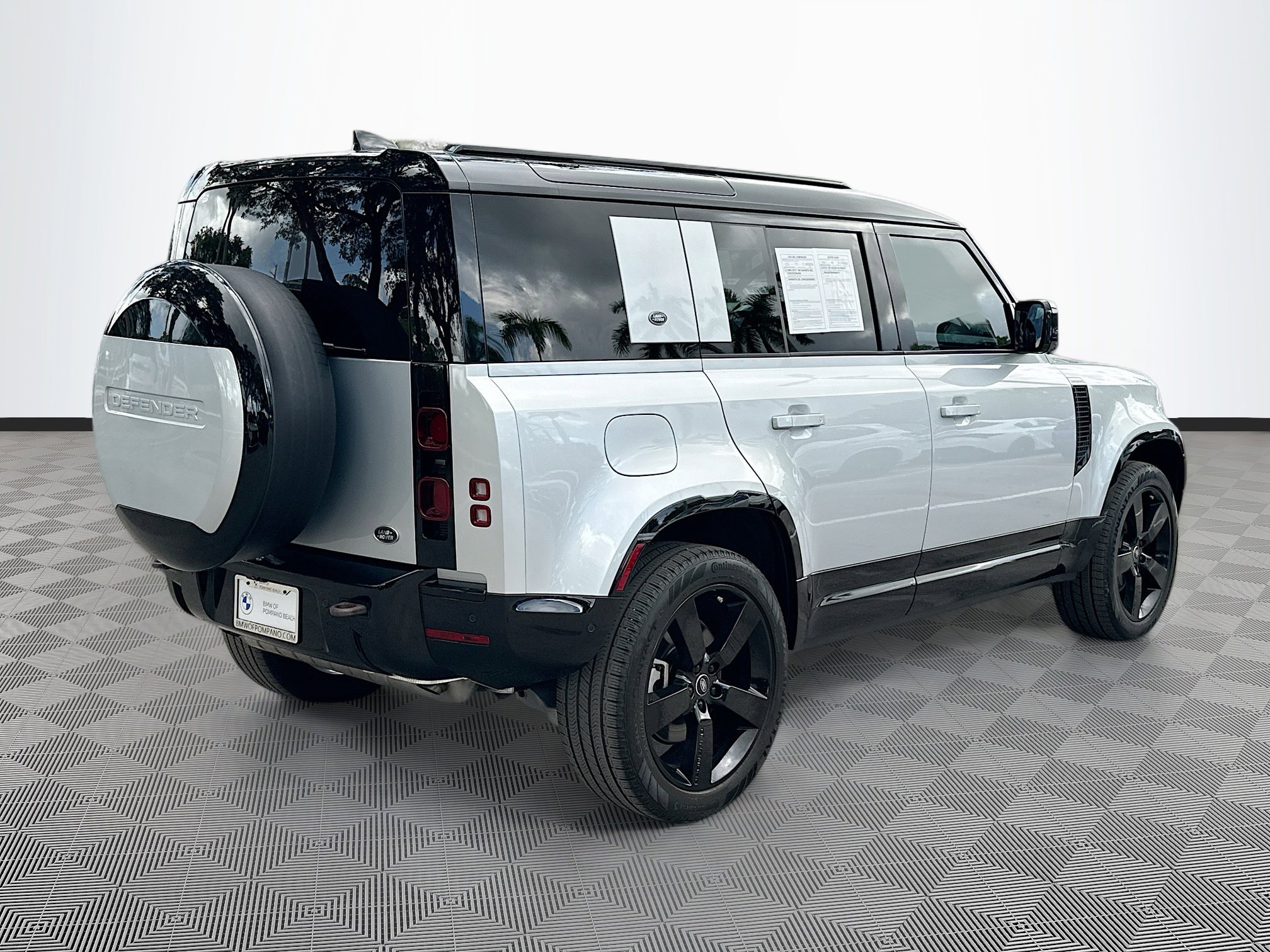 2023 Land Rover Defender X-Dynamic SE photo 5