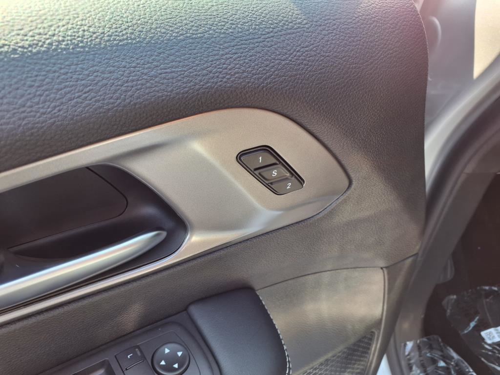 2026 Chrysler Pacifica photo 7