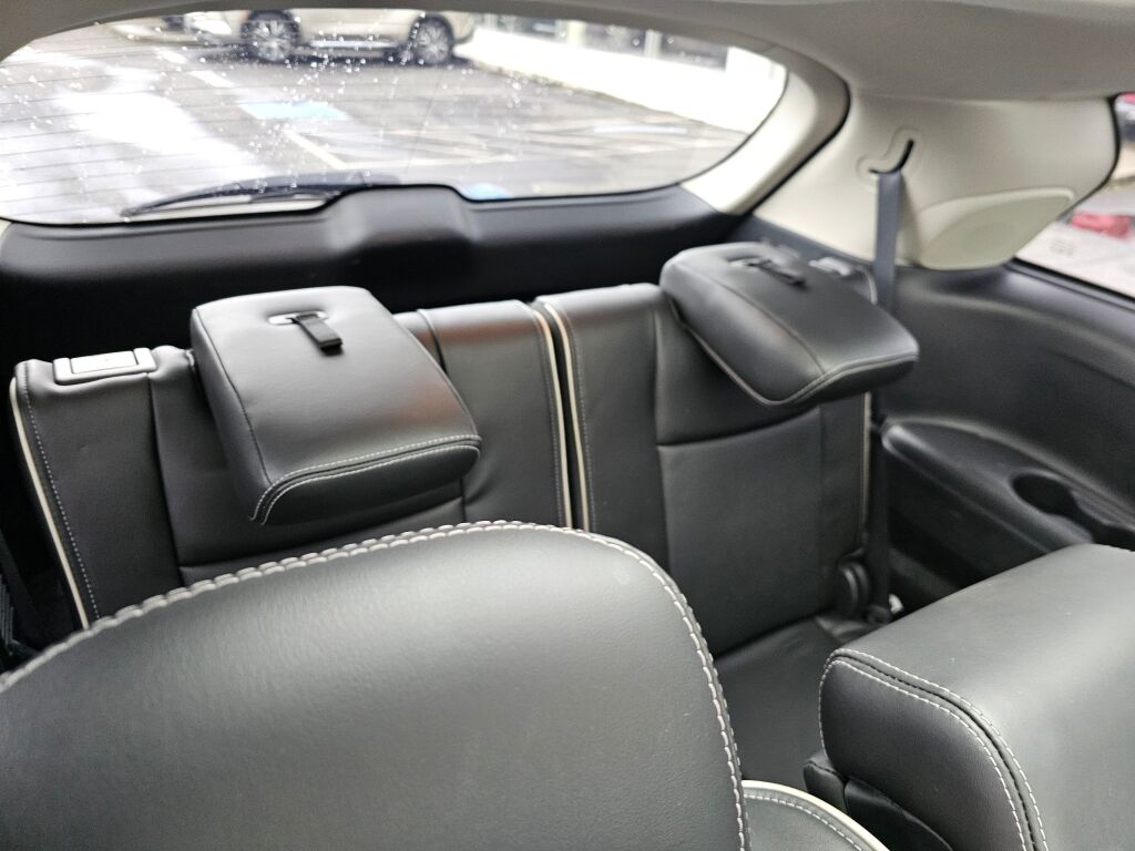 2017 Infiniti QX60 Luxe photo 16