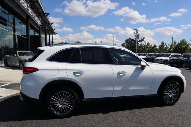2025 Mercedes Benz GLC 300 photo 3