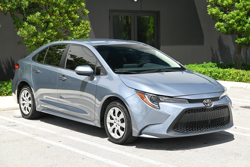 2022 Toyota Corolla LE photo 3