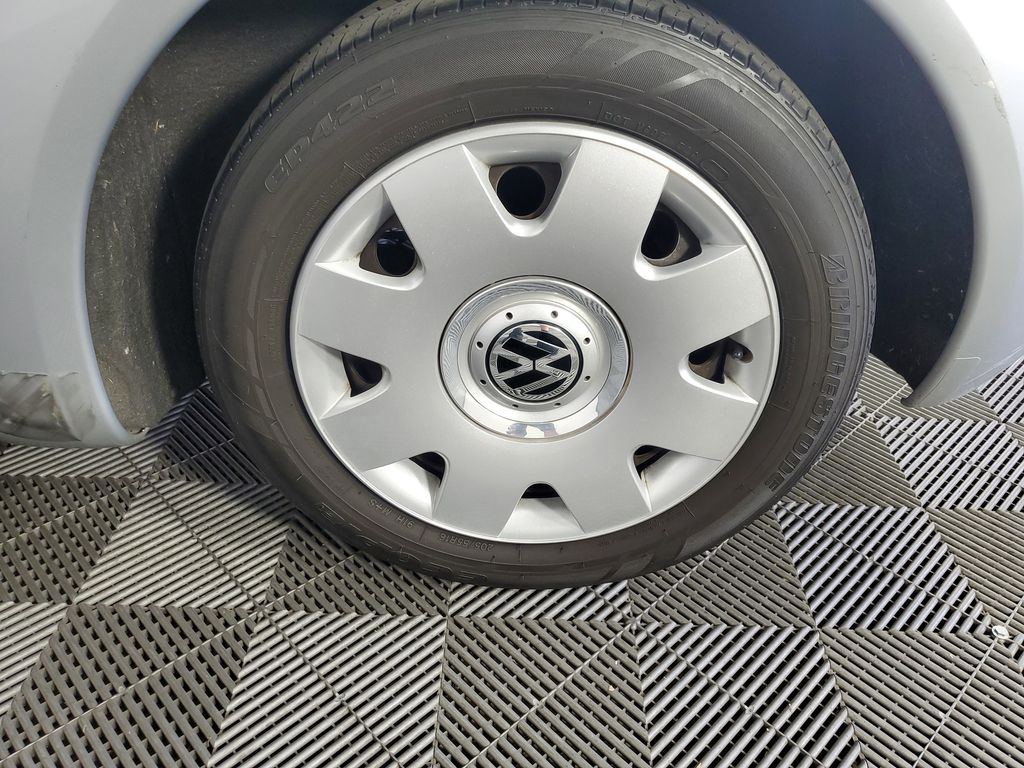 Used 2003  Volkswagen GL image 25