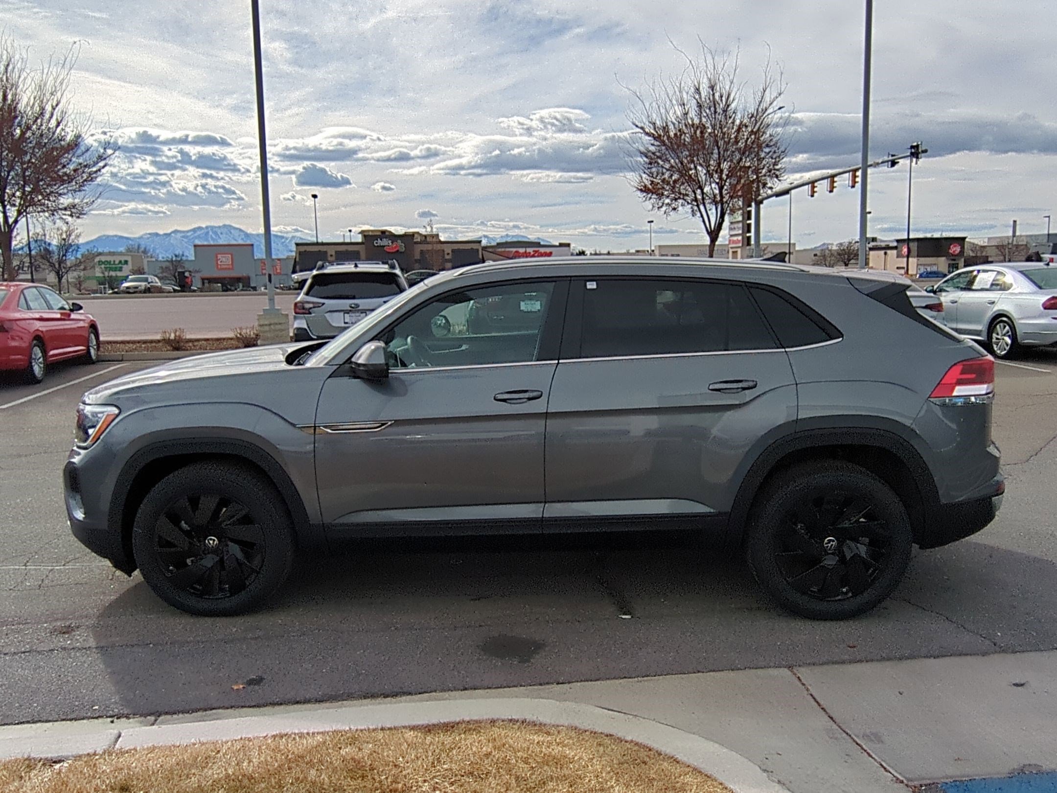 2025 Volkswagen Atlas Cross Sport SE Technology photo 6