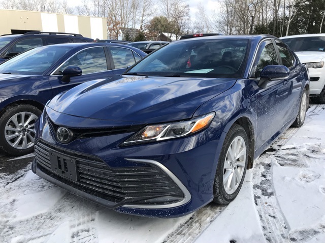 2023 Toyota Camry LE's photo