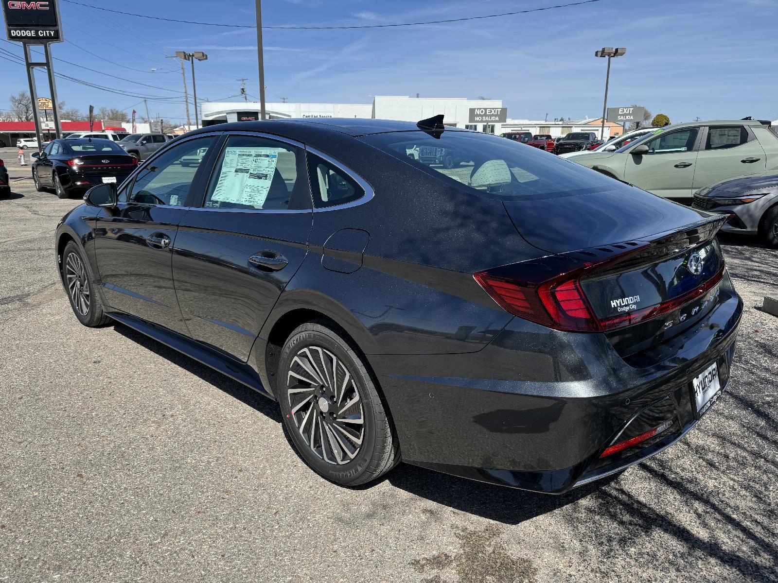2023 Hyundai Sonata Hybrid Limited photo 3