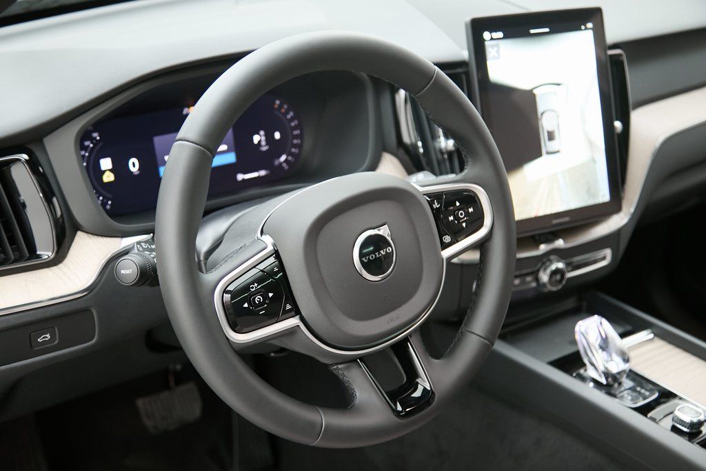 2026 VOLVO XC60 - Image 12