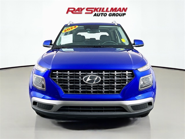 2024 Hyundai Venue SEL photo 2
