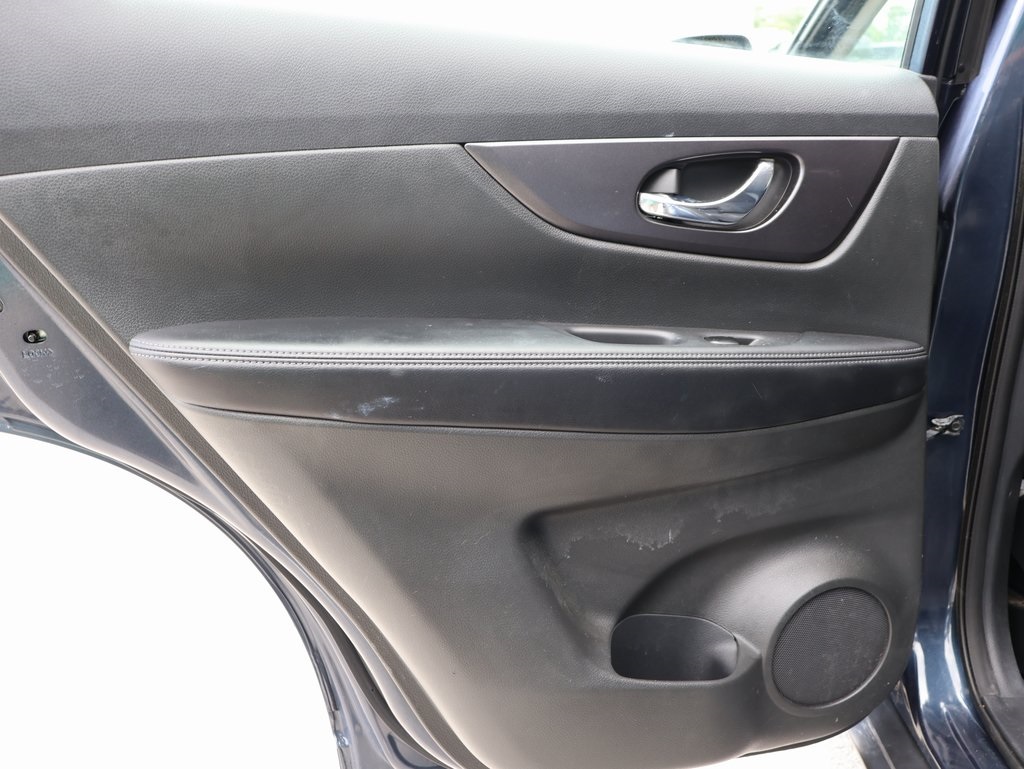 2016 Nissan Rogue S photo 16