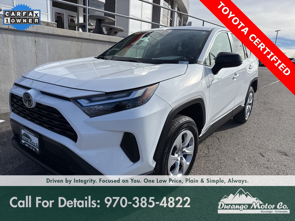2024 Toyota RAV4 LE's photo
