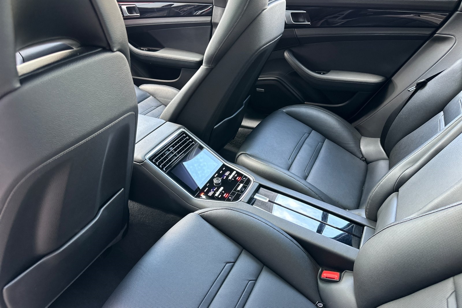 2018 Porsche Panamera 4 photo 13