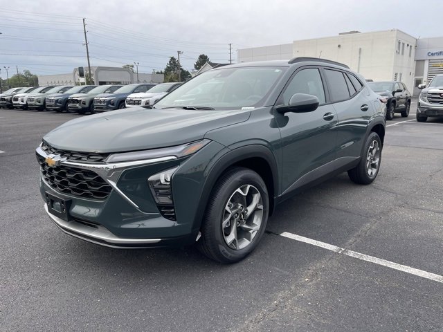 2025 Chevrolet Trax LT photo 3