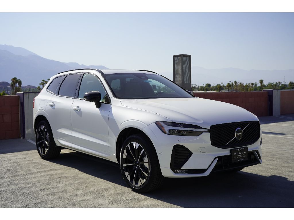 2026 Volvo XC60 Plus's photo
