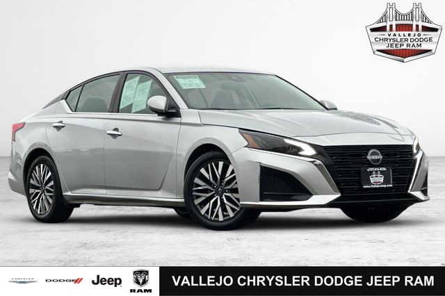 2023 Nissan Altima SV's photo