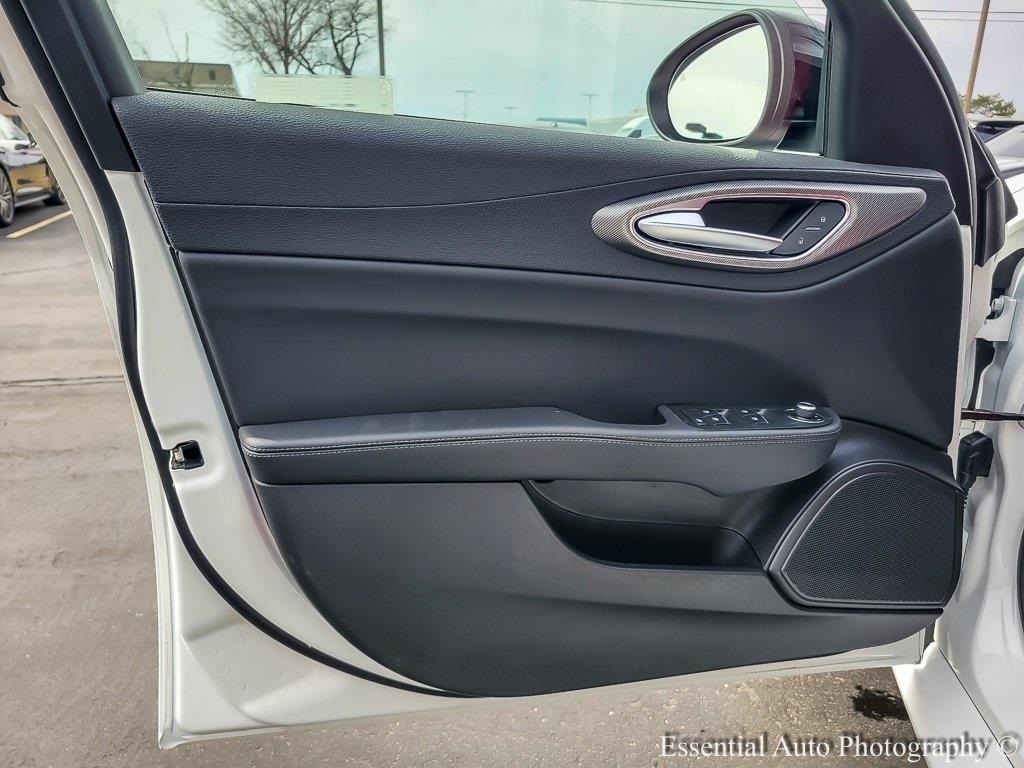 2025 Alfa Romeo Giulia Base photo 17