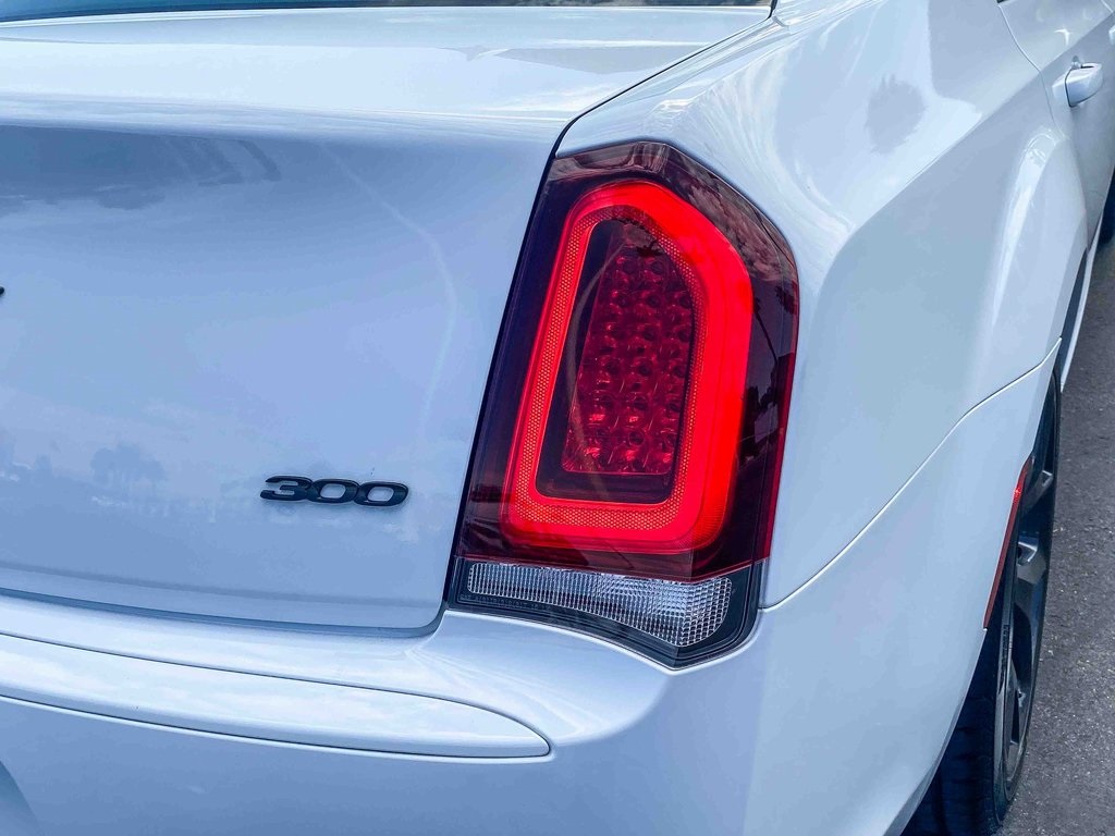 2021 Chrysler 300 Touring photo 6