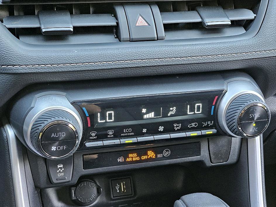 2024 Toyota RAV4 Hybrid XLE photo 20
