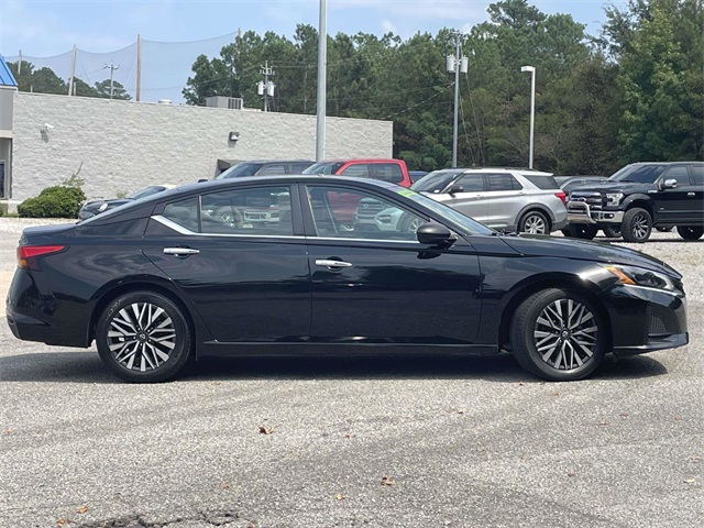 2024 Nissan Altima 2.5 SV photo 2