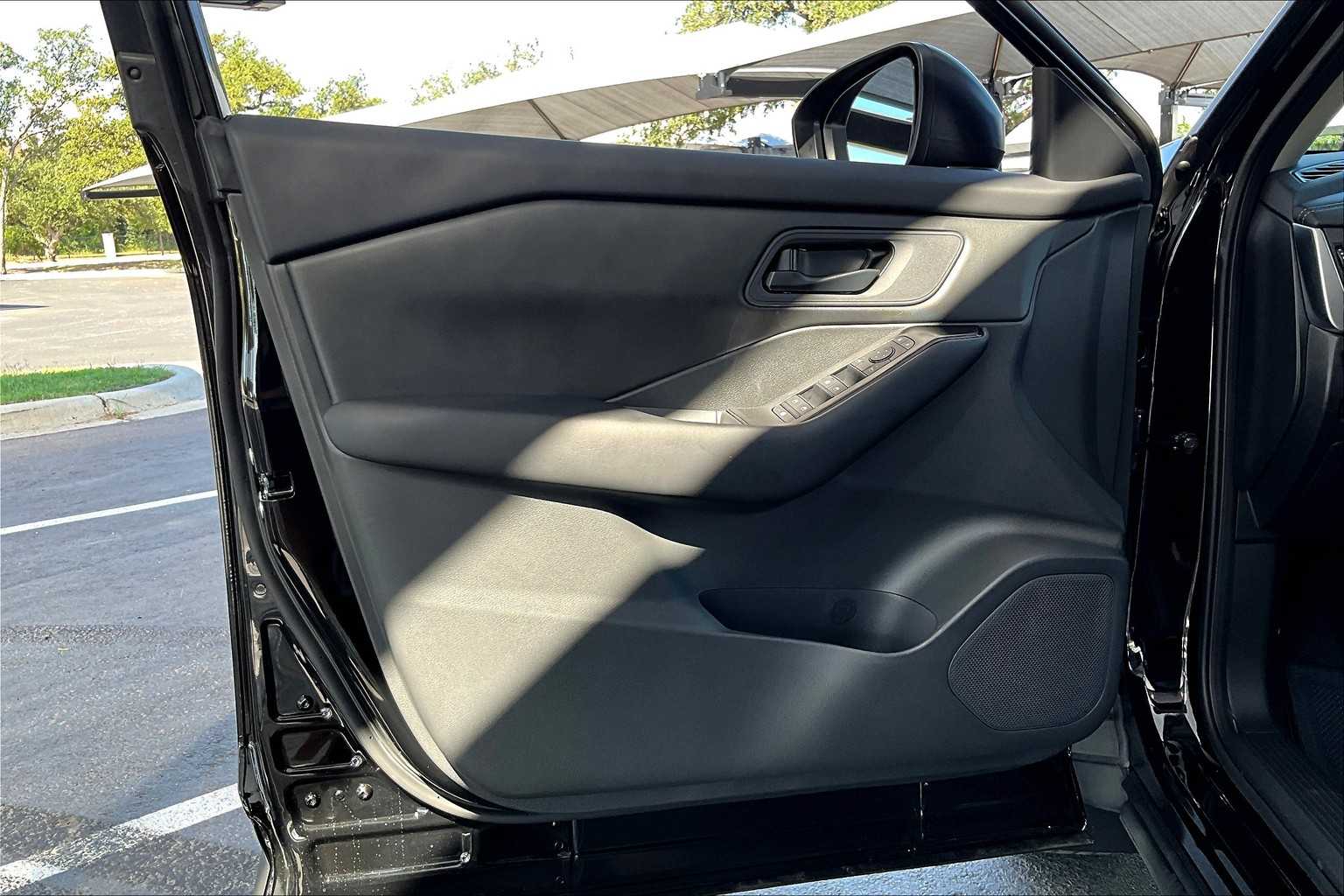 2026 Nissan Rogue S photo 4