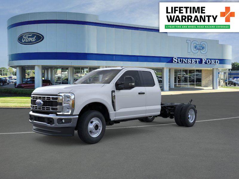 2026 Ford F-350 Super Duty Chassis Cab XL's photo