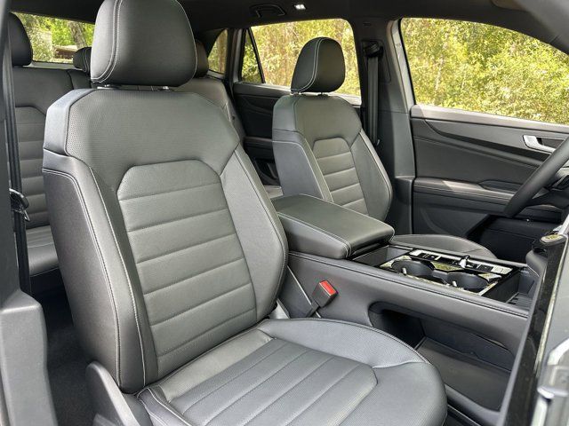 2025 Volkswagen Atlas Cross Sport SEL R-Line photo 17