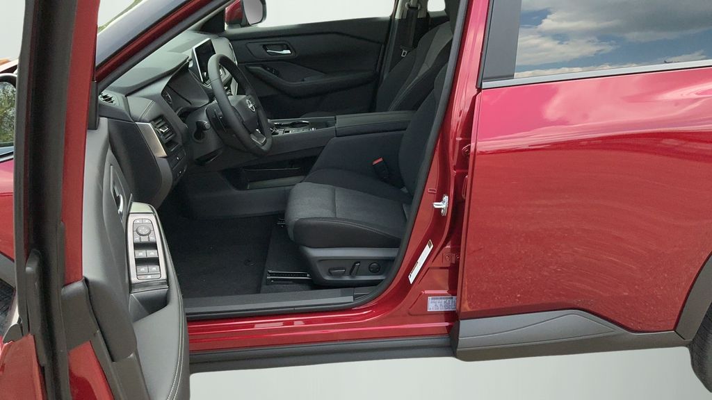 2026 Nissan Rogue SV photo 9