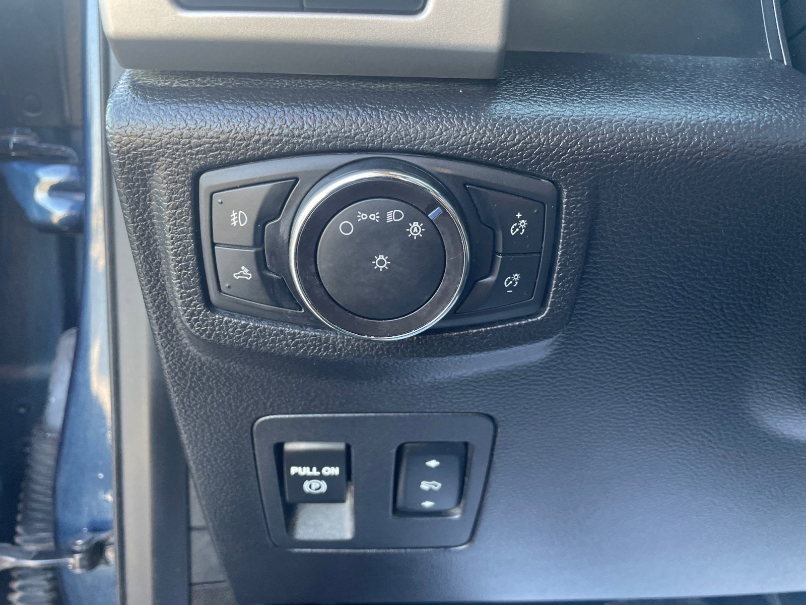 2018 Ford F-150 Lariat photo 18
