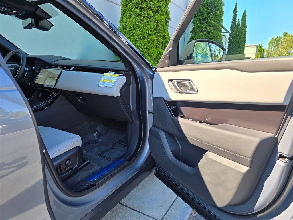 2026 Land Rover Range Rover Velar SE photo 27